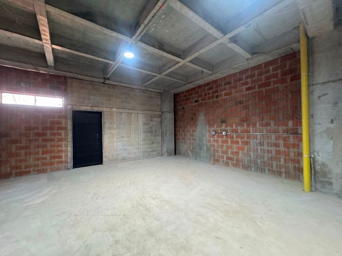 Bodega en arriendo en Trinidad, Medellín, 253 m² · foto 3 de 9