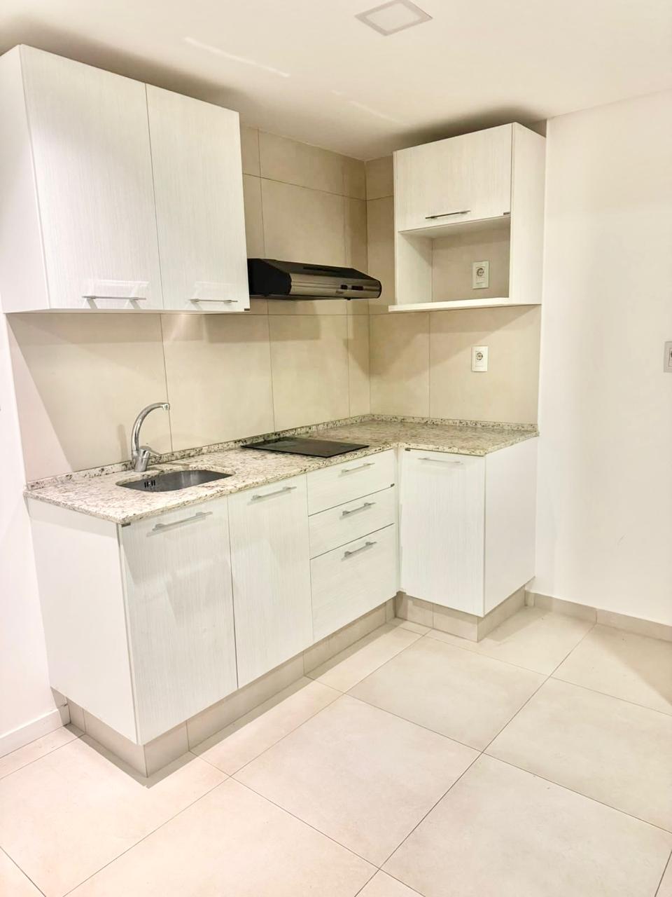 En Alquiler  Departamento de 1 Habitación en Sajonia A520 — foto 2