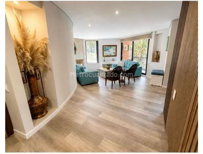 Apartamento de 3 alcobas en venta en Bella Suiza, Bogotá, 235 m² · foto 6 de 13