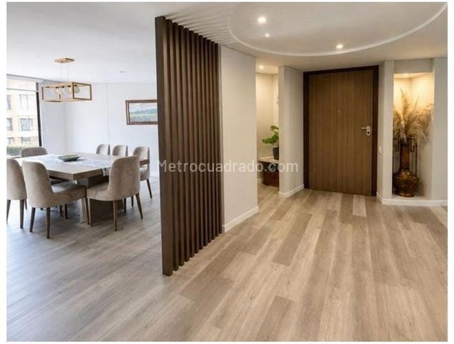Apartamento de 3 alcobas en venta en Bella Suiza, Bogotá, 235 m² · foto 4 de 13