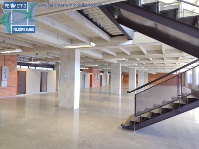 Local en arriendo en Shellmar, Medellín, 1940 m² · foto 3 de 13