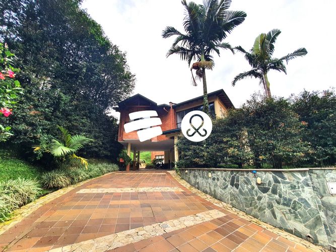 Casa de 5 alcobas en venta en Las Lomitas, Sabaneta, 750 m² · foto 2 de 24
