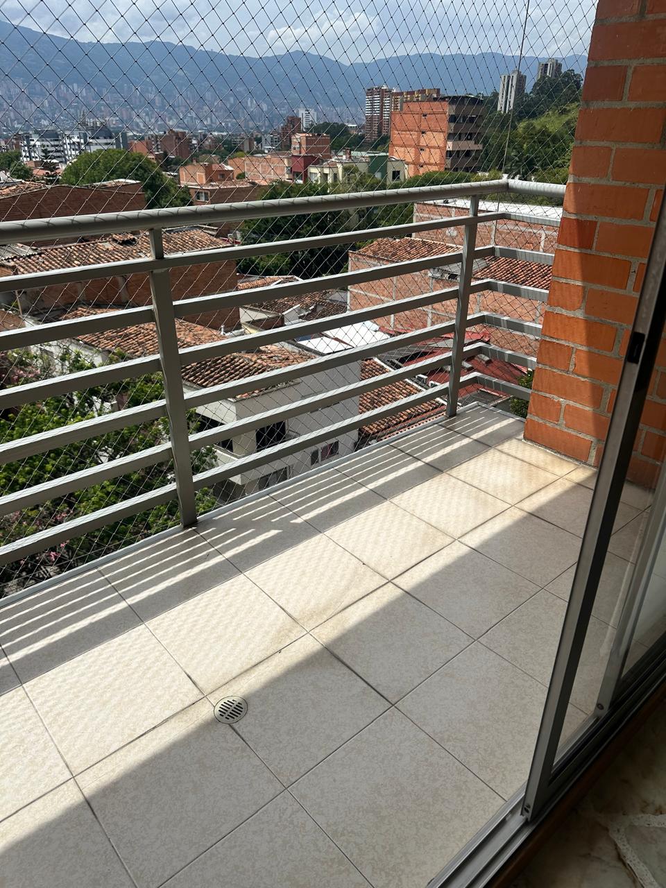 Apartamento en venta en La Almeria, Medellín · foto 4 de 24