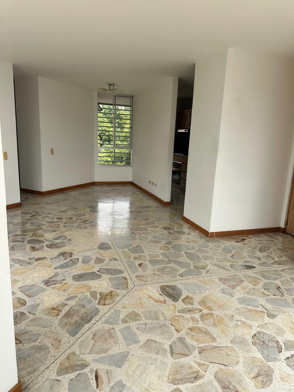 Apartamento en venta en La Almeria, Medellín · foto 5 de 24