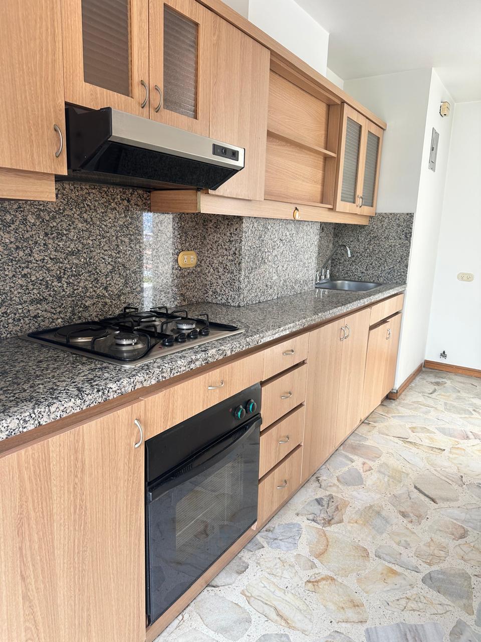 Apartamento en venta en La Almeria, Medellín · foto 6 de 24