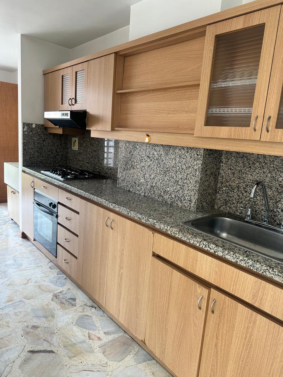 Apartamento en venta en La Almeria, Medellín · foto 7 de 24
