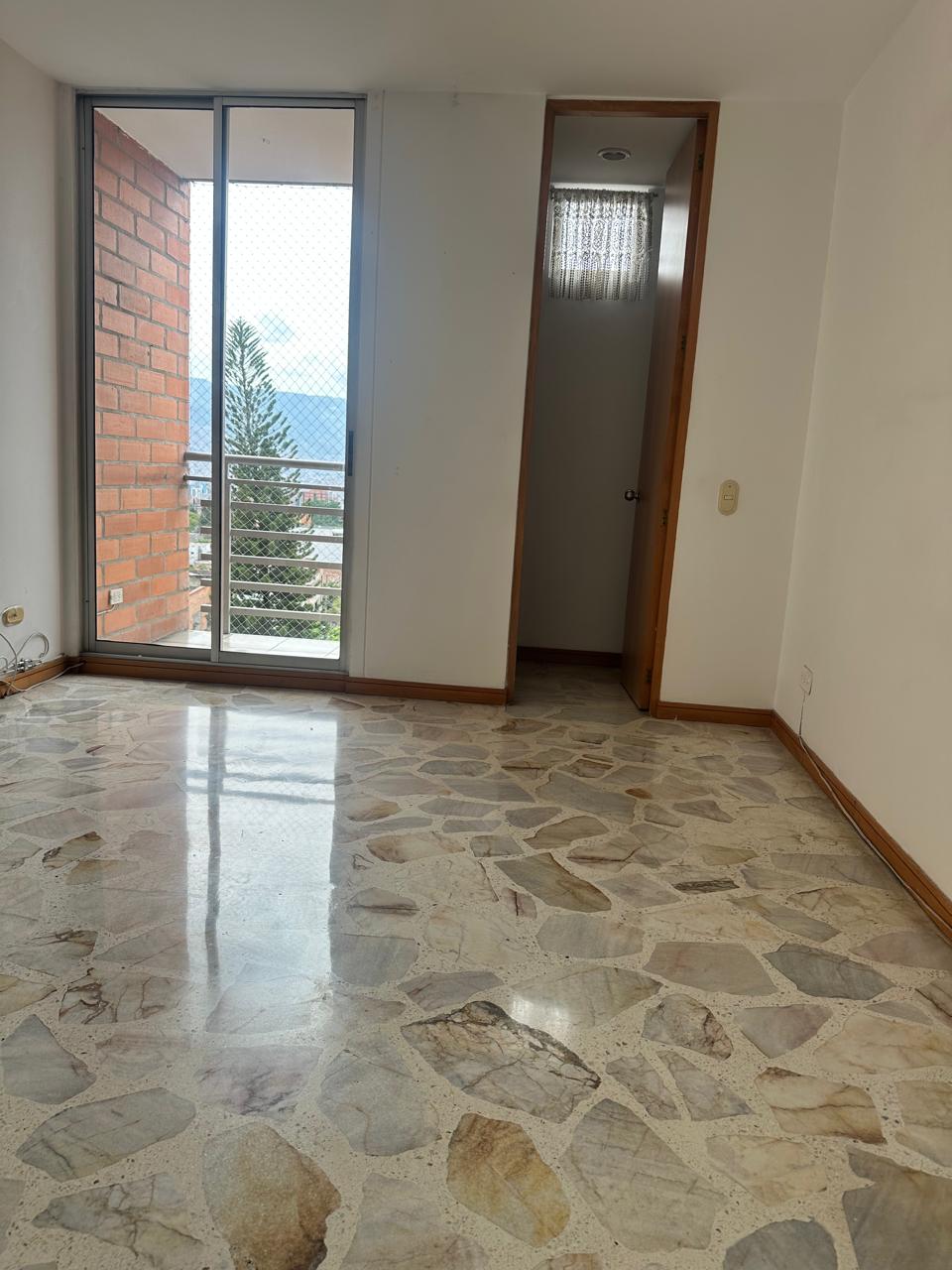 Apartamento en venta en La Almeria, Medellín · foto 12 de 24