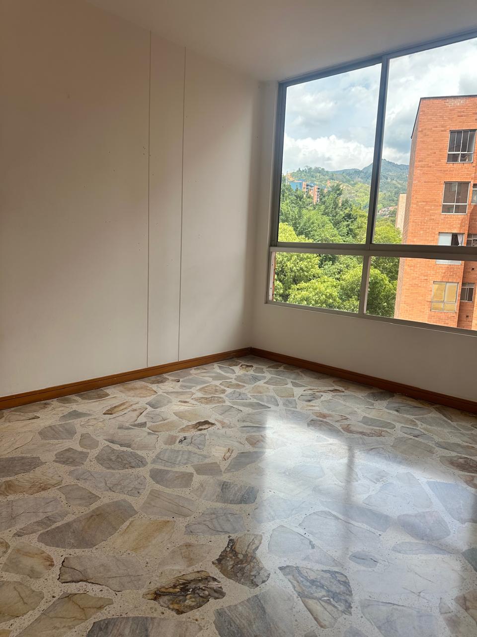 Apartamento en venta en La Almeria, Medellín · foto 19 de 24