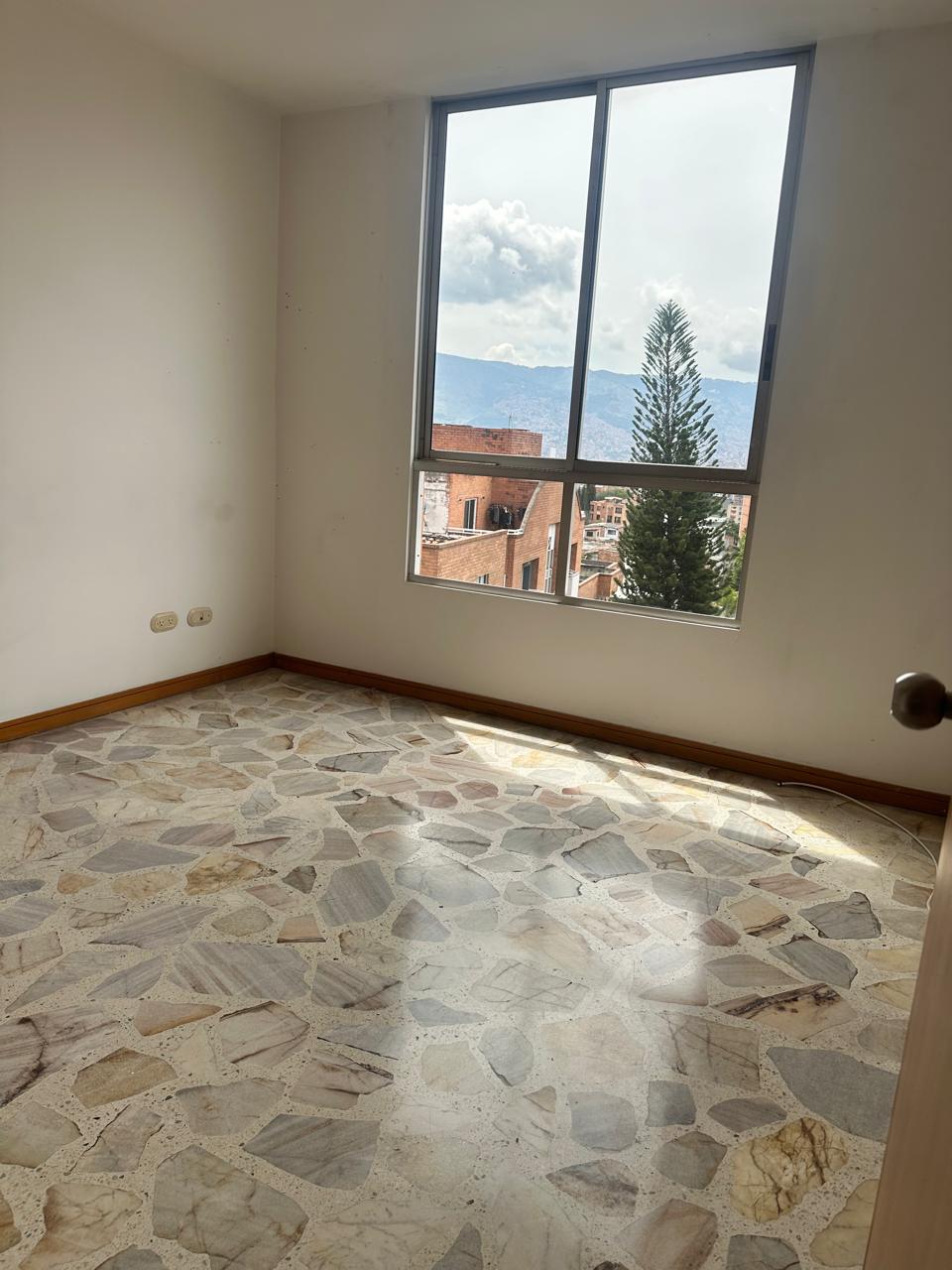 Apartamento en venta en La Almeria, Medellín · foto 21 de 24
