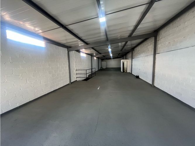Bodega en arriendo en San Isidro, Medellín, 170 m² · foto 2 de 5