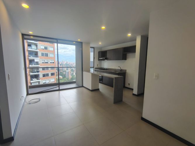 Apartamento de 2 alcobas en arriendo en El Poblado, Medellín, 64 m² · foto 2 de 16
