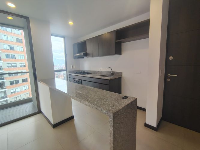Apartamento de 2 alcobas en arriendo en El Poblado, Medellín, 64 m² · foto 4 de 16