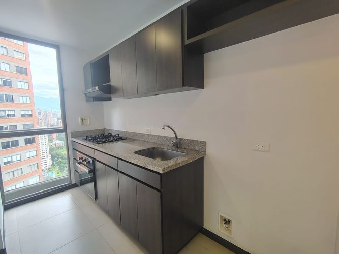Apartamento de 2 alcobas en arriendo en El Poblado, Medellín, 64 m² · foto 5 de 16