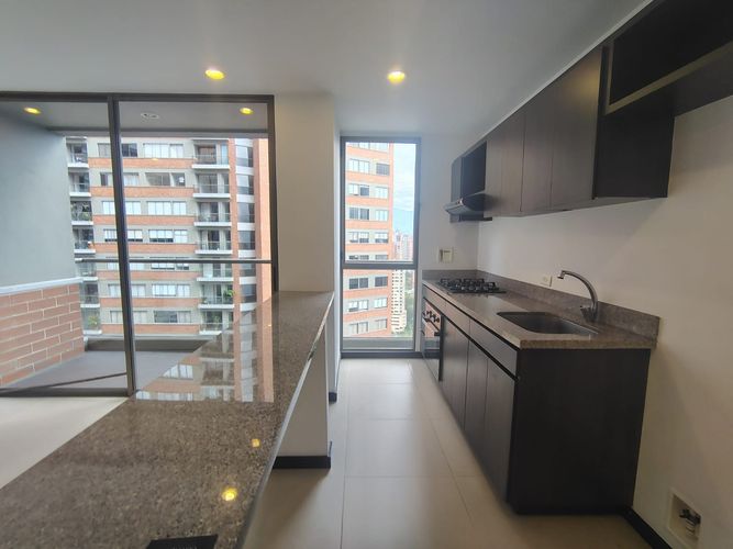 Apartamento de 2 alcobas en arriendo en El Poblado, Medellín, 64 m² · foto 3 de 16