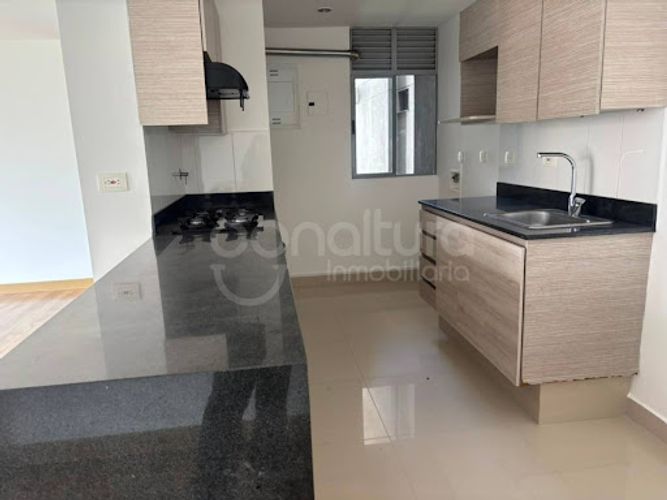 Apartamento de 3 alcobas en arriendo en Santa Fe, Medellín, 94 m² · foto 2 de 8