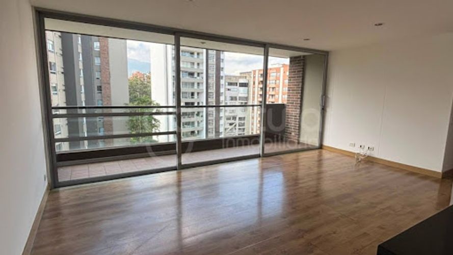 Apartamento de 3 alcobas en arriendo en Santa Fe, Medellín, 94 m² · foto 3 de 8