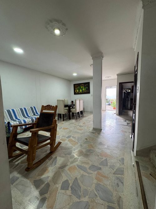 Casa de 4 alcobas en venta en Torcoroma, Cúcuta, 225 m² · foto 2 de 24