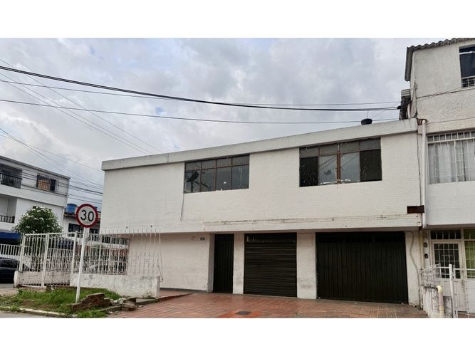 Casa de 3 alcobas en venta en Granjas De Provenza, Bucaramanga, 160 m² · foto 2 de 9