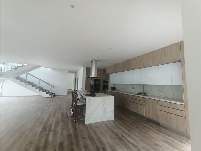 Casa de 6 alcobas en venta en La Doctora, Sabaneta, 560 m² · foto 2 de 23