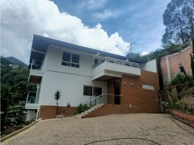 Casa de 6 alcobas en venta en La Doctora, Sabaneta, 560 m² · foto 3 de 23