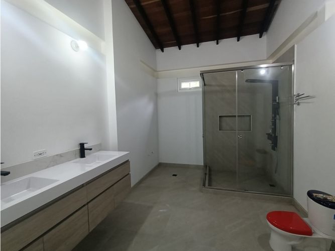Casa de 6 alcobas en venta en La Doctora, Sabaneta, 560 m² · foto 11 de 23