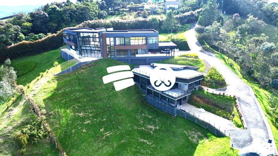 Casa de 5 alcobas en venta en Zona Centro, Envigado, 1500 m² · foto 2 de 24