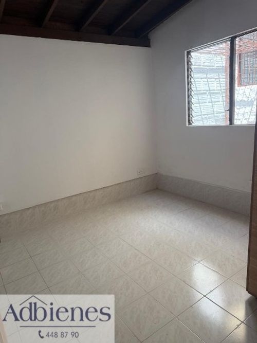 Casa de 4 alcobas en venta en Belén Miravalle, Medellín, 216 m² · foto 4 de 16