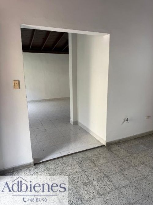 Casa de 4 alcobas en venta en Belén Miravalle, Medellín, 216 m² · foto 13 de 16