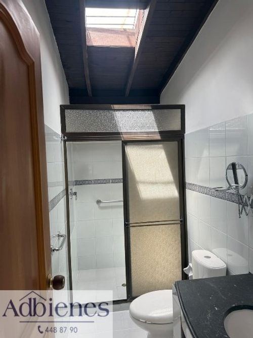 Casa de 4 alcobas en venta en Belén Miravalle, Medellín, 216 m² · foto 15 de 16