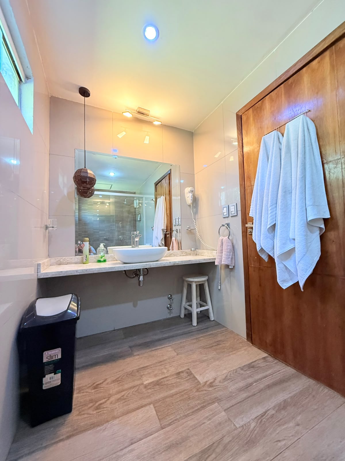 EN VENTA -CASA DE AUTOR DE ESTILO CONTEMPORÁNEO-SAN BERNARDINO — foto 2
