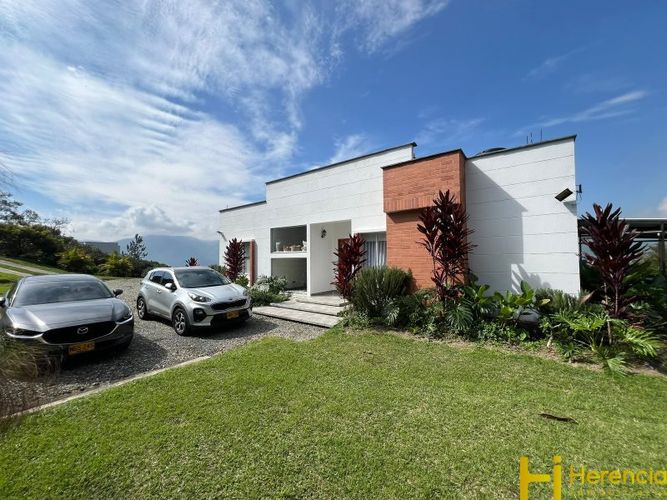 Casa de 4 alcobas en venta en Quitasol, Bello · foto 2 de 24
