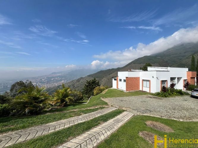 Casa de 4 alcobas en venta en Quitasol, Bello · foto 6 de 24
