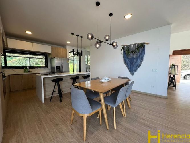 Casa de 4 alcobas en venta en Quitasol, Bello · foto 11 de 24