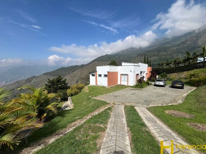 Casa de 4 alcobas en venta en Quitasol, Bello · foto 15 de 24