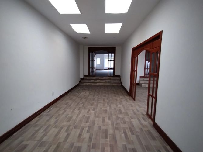 Casa de 5 alcobas en venta en Chapinero, Bogotá, 558 m² · foto 2 de 15