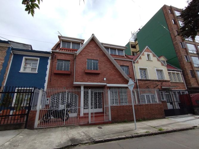 Casa de 5 alcobas en venta en Chapinero, Bogotá, 558 m² · foto 1 de 15