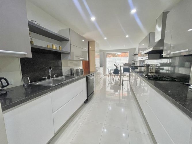 Apartamento de 4 alcobas en venta en Montearroyo, Bogotá, 318 m² · foto 11 de 19