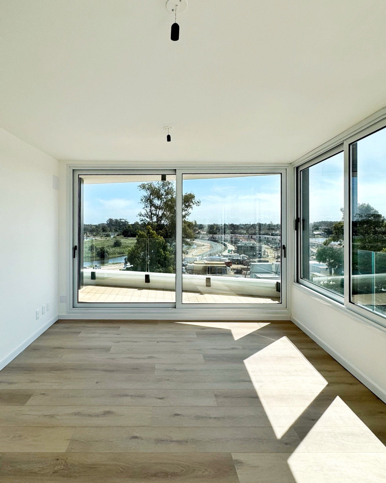 Apartamento De 1 Dormitorio En Alquiler - Unidad 605 - Ventura Tower Carrasco