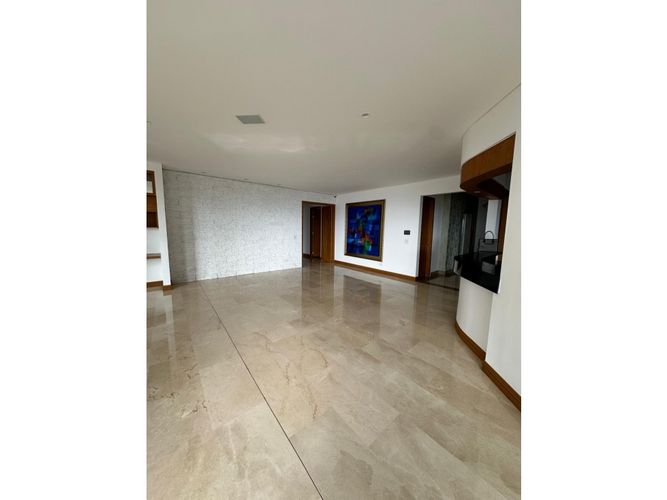 Apartamento de 4 alcobas en venta en Cabecera Del Llano, Bucaramanga, 250 m² · foto 2 de 16