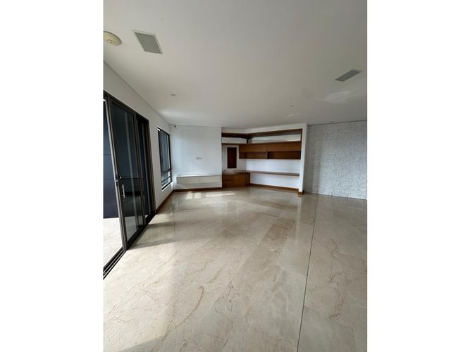Apartamento de 4 alcobas en venta en Cabecera Del Llano, Bucaramanga, 250 m² · foto 3 de 16