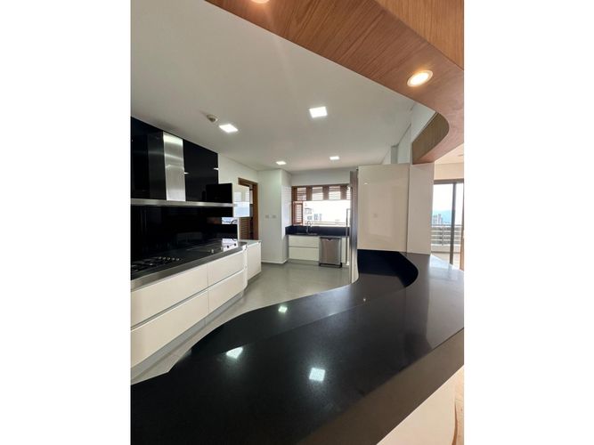 Apartamento de 4 alcobas en venta en Cabecera Del Llano, Bucaramanga, 250 m² · foto 5 de 16
