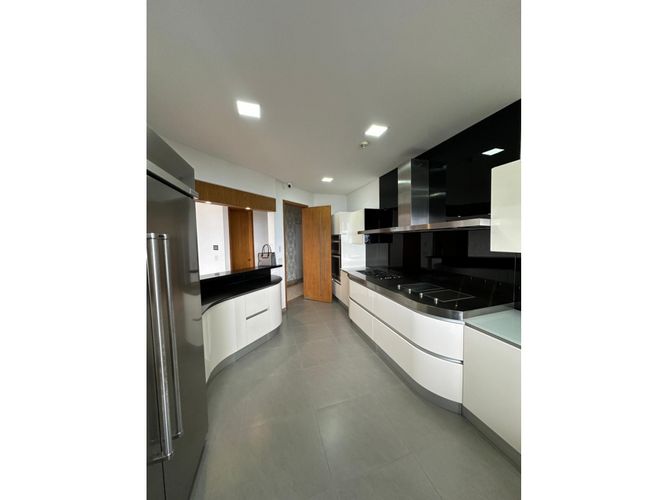 Apartamento de 4 alcobas en venta en Cabecera Del Llano, Bucaramanga, 250 m² · foto 6 de 16