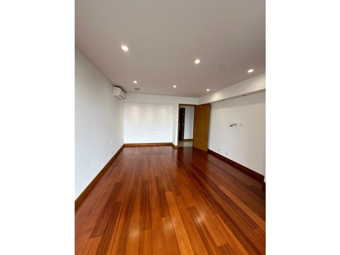Apartamento de 4 alcobas en venta en Cabecera Del Llano, Bucaramanga, 250 m² · foto 9 de 16