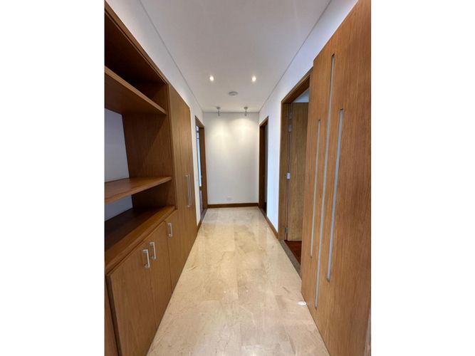Apartamento de 4 alcobas en venta en Cabecera Del Llano, Bucaramanga, 250 m² · foto 10 de 16
