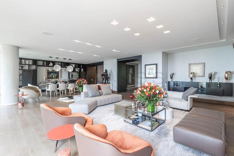 Casa de 5 alcobas en venta en El Refugio, Bogotá, 600 m² · foto 2 de 24