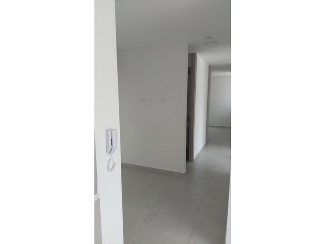 Apartamento de 3 alcobas en venta en El Portal Ii, Girón, 98 m² · foto 4 de 6