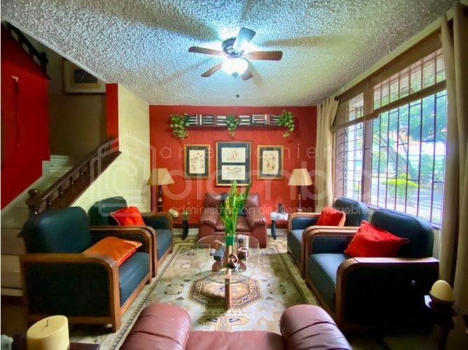 Casa de 4 alcobas en venta en Belén Rosales, Medellín, 360 m² · foto 4 de 24