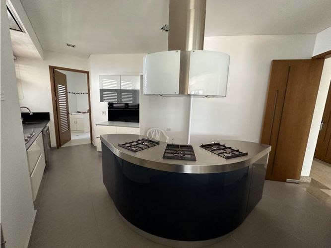 Apartamento de 3 alcobas en venta en Cabecera Del Llano, Bucaramanga, 265 m² · foto 7 de 15