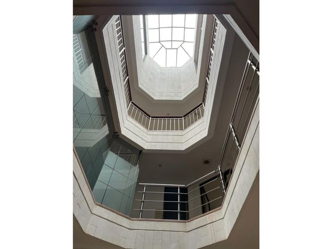 Edificio en venta en Cabecera Del Llano, Bucaramanga, 1000 m² · foto 2 de 9