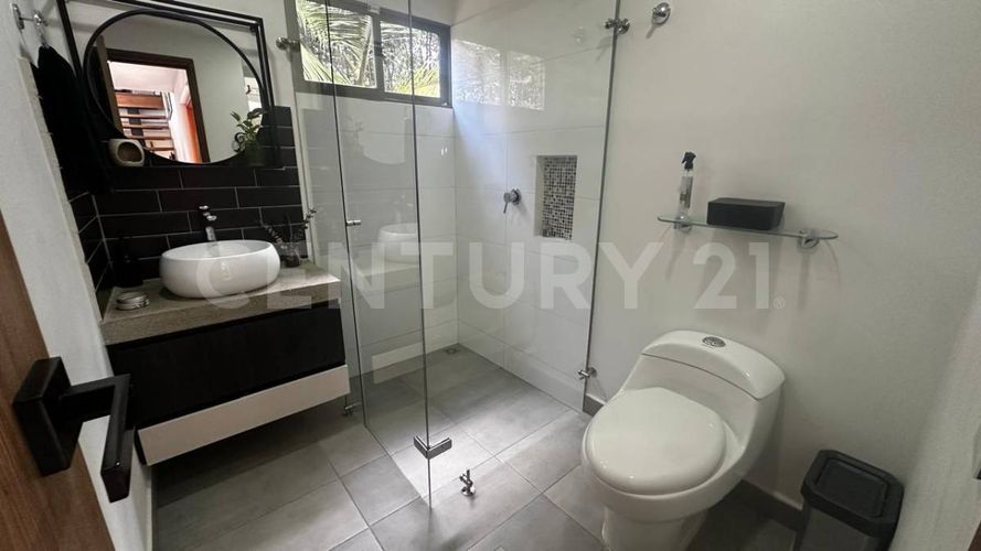 Casa de 3 alcobas en venta en La Mosquita, Rionegro, 310 m² · foto 10 de 24